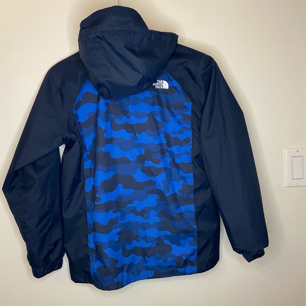 ❄️The North Face Boys/Kids Camo Jacket - Picture 2 of 6